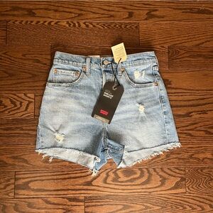 NWT Levi’s Ribcage Light Wash Denim Cutoff Shorts Size 27